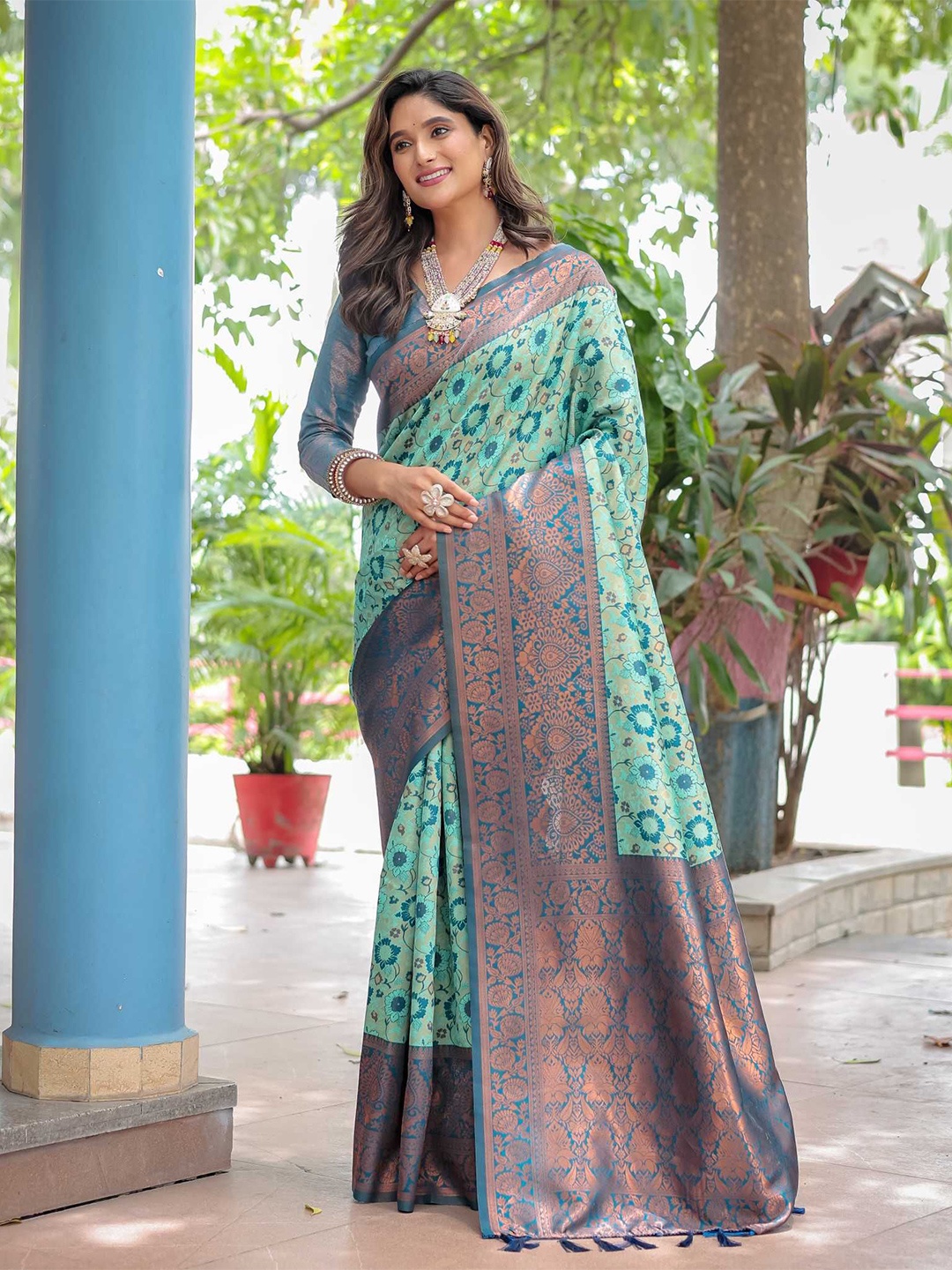 

Kandora Woven Design Zari Pure Silk Banarasi Saree, Teal