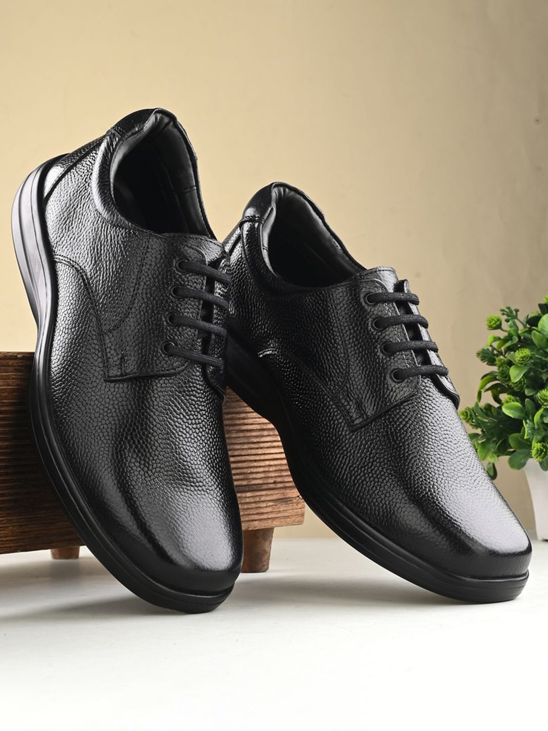 

Auserio Men Round Toe Leather Formal Derbys, Black