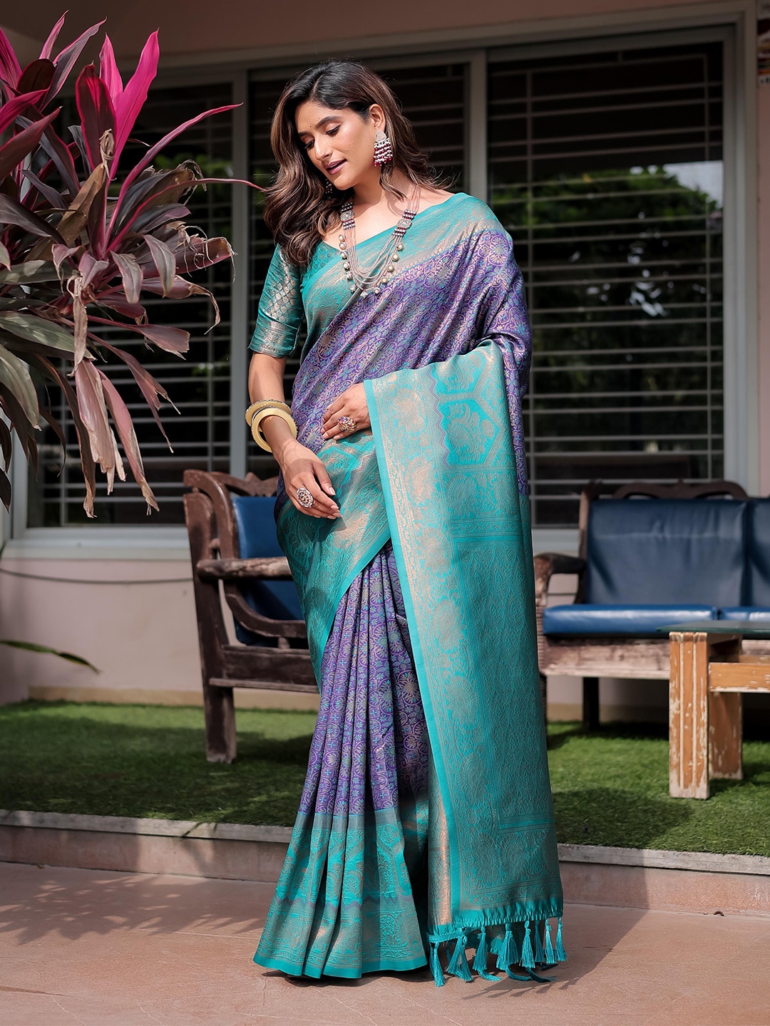 

KIMISHA Woven Design Zari Silk Blend Kanjeevaram Saree, Violet