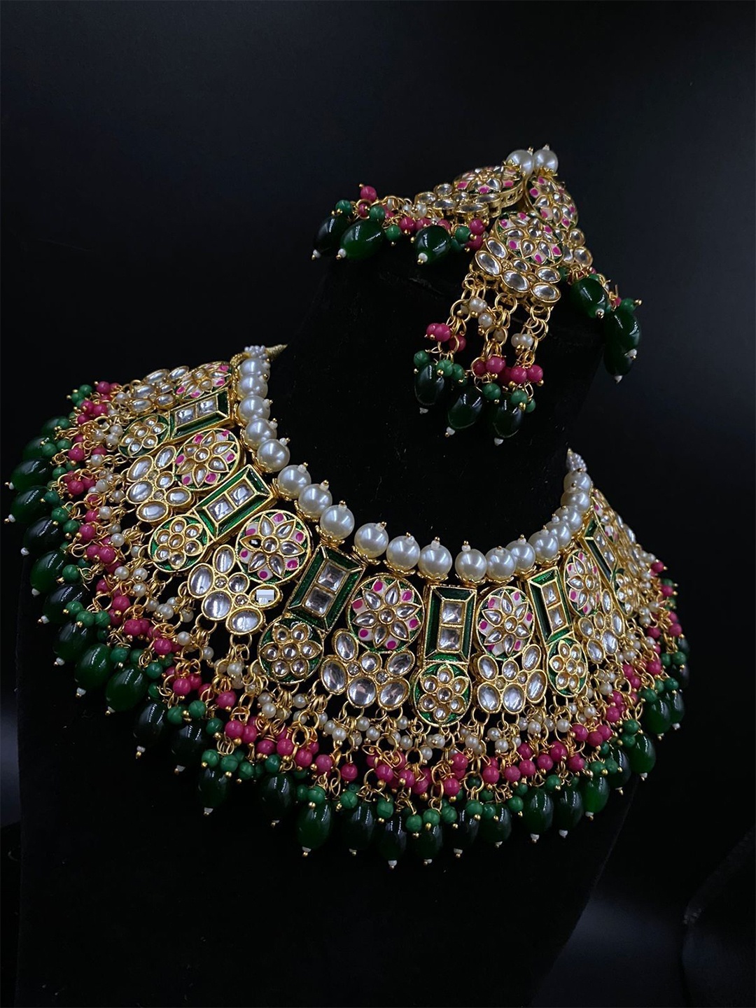 

TISHUL JEWELS Gold Plated & Beaded Jewellery Set