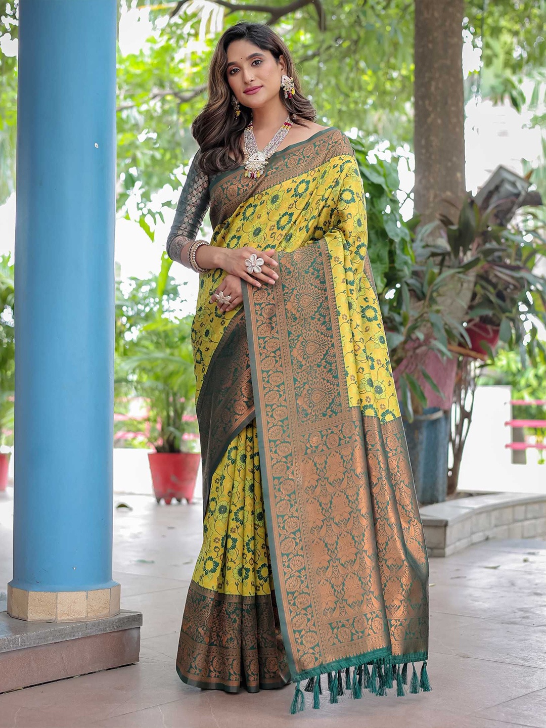 

Kandora Woven Design Zari Pure Silk Banarasi Saree, Yellow
