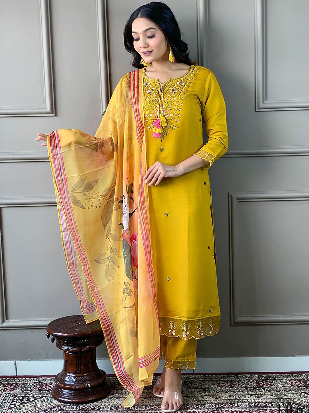 

Meena Bazaar Floral Embroidered Tie Up Neck Straight Kurta With Palazzos & Dupatta, Yellow