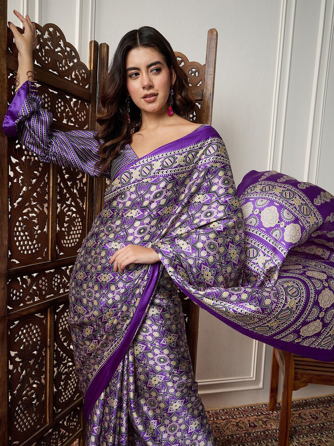 

Sangria Printed Saree With Blouse Piece, Purple