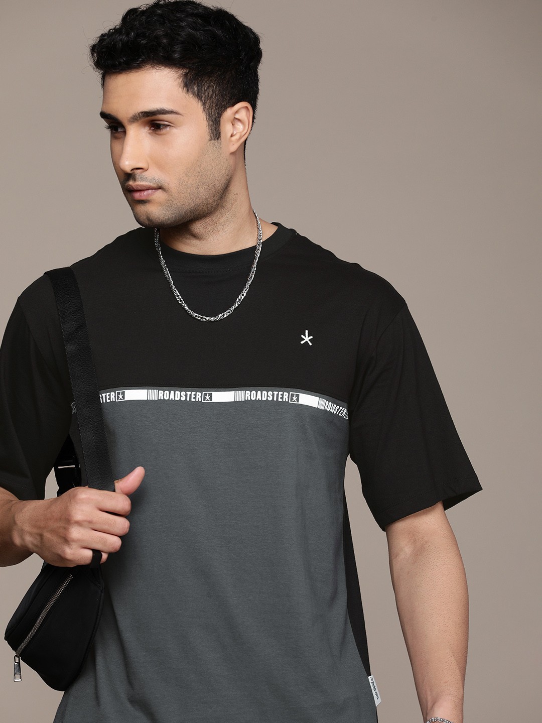 

The Roadster Life Co. Brand Logo Printed Relaxed Fit Pure Cotton T-shirt, Grey
