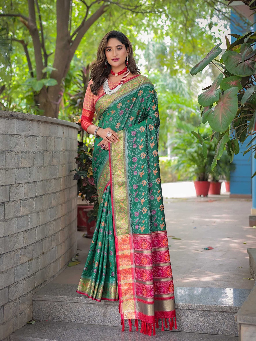 

Kandora Woven Design Zari Pure Silk Banarasi Saree, Green