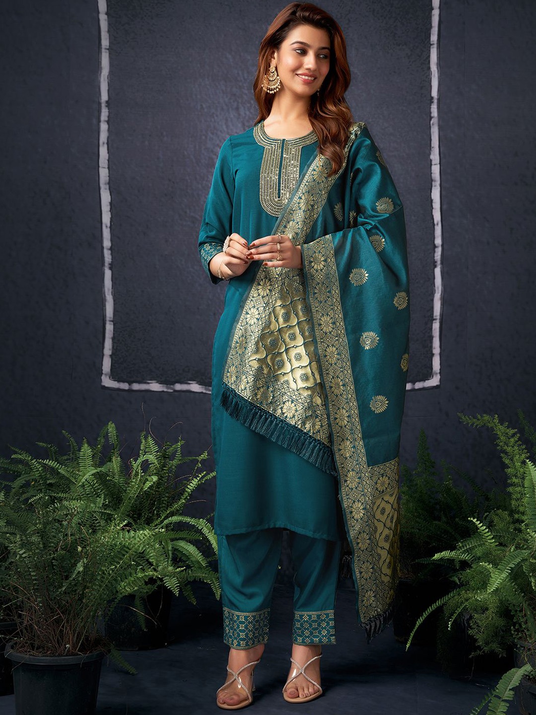 

KALINI Ethnic Motifs Embroidered Sequinned Kurta with Trousers & Dupatta, Green