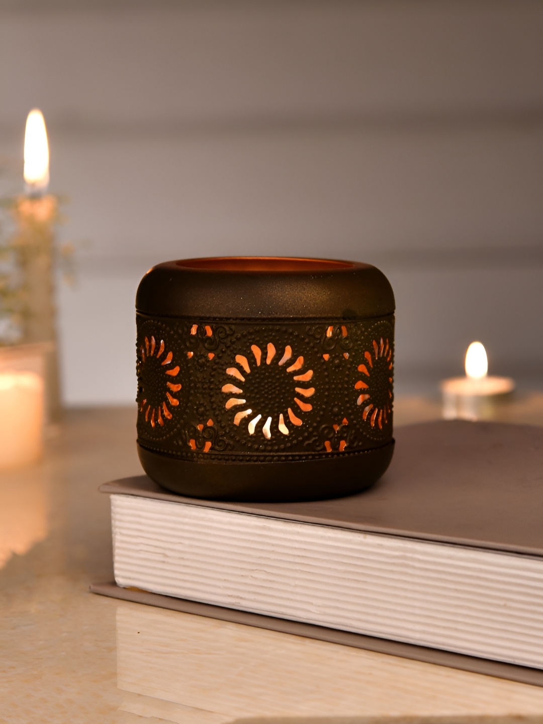 

TAYHAA Brown & Peach Colored Geometric Textured Metal Glass Candle Holder