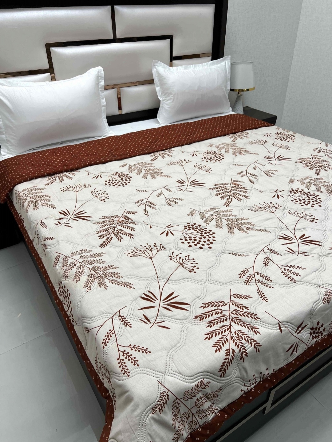 

Pure Decor Doze Brown & White Floral AC Room 233 GSM Reversible King Double Bed Comforter