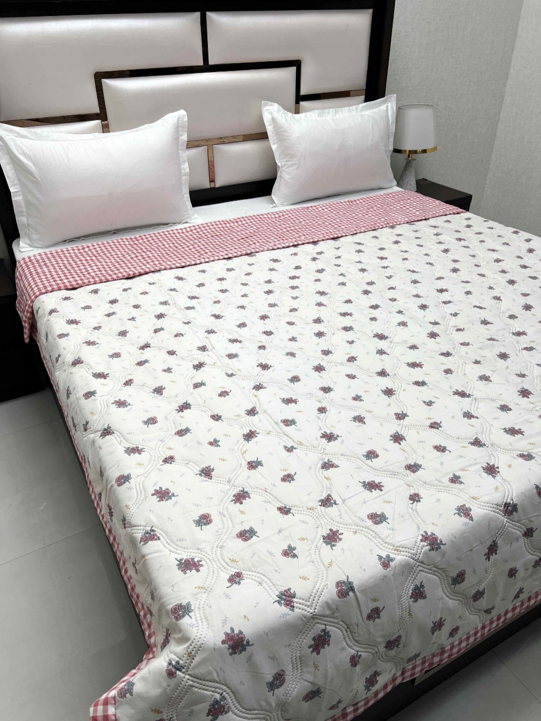 

Pure Decor Doze White & Pink Floral AC Room 210 GSM Reversible King Double Bed Comforter