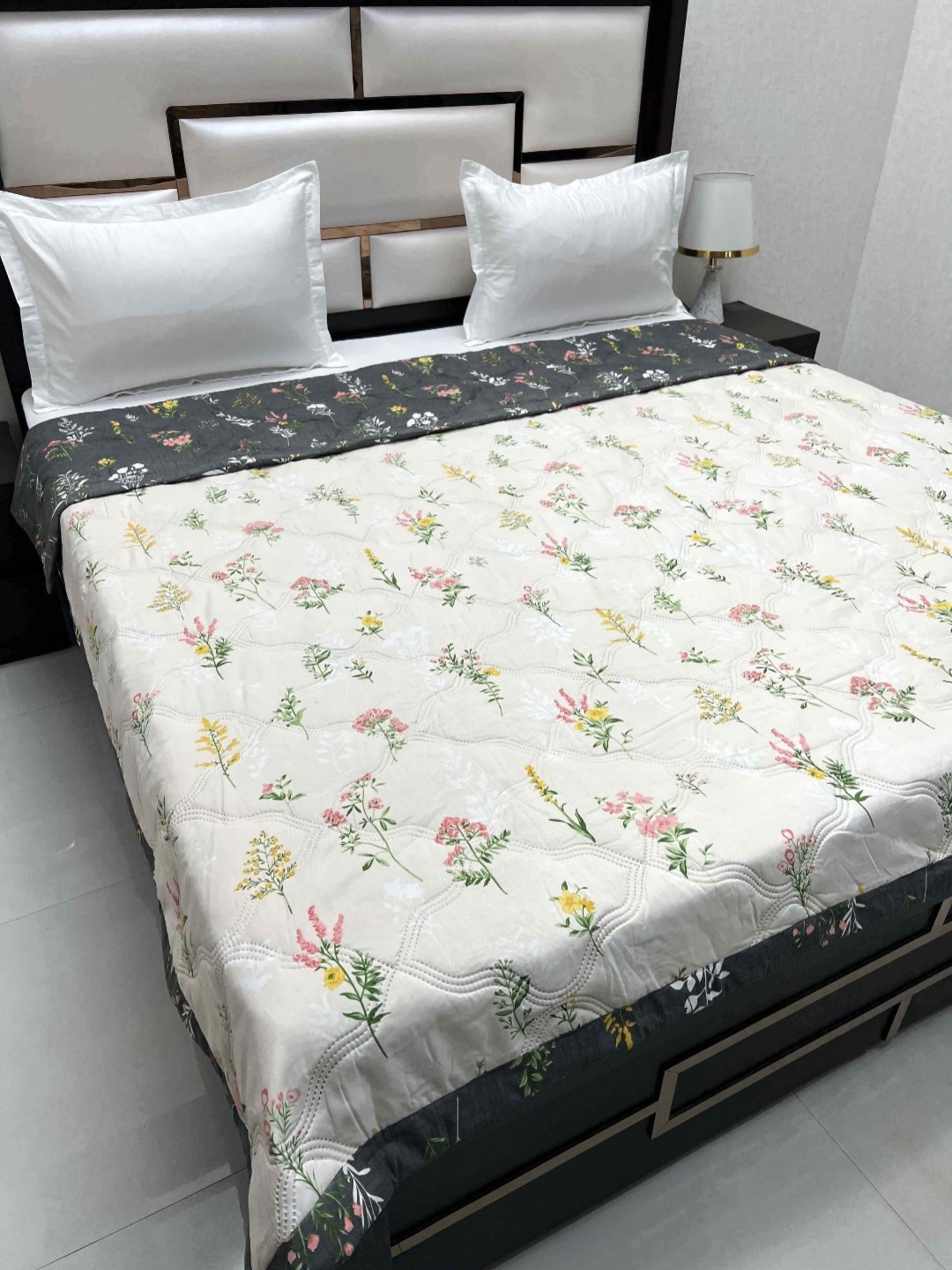

Pure Decor Doze Cream-Coloured Floral AC Room 350 GSM Reversible King Double Bed Comforter