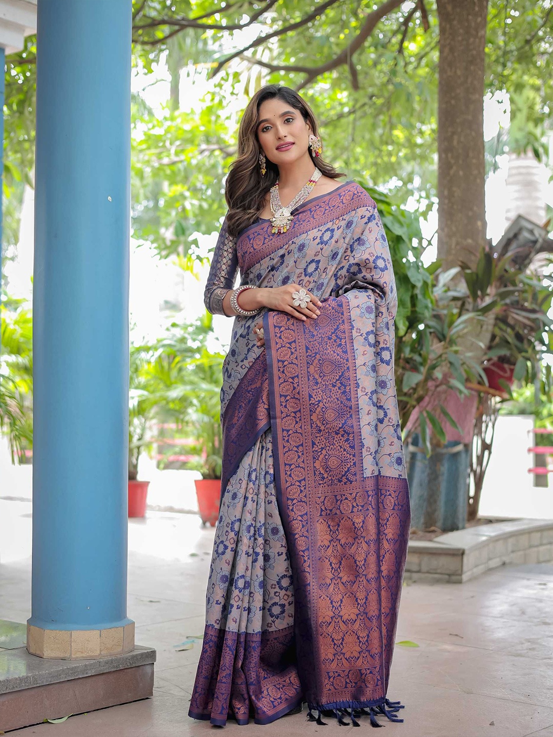 

Kandora Woven Design Zari Pure Silk Banarasi Saree, Grey