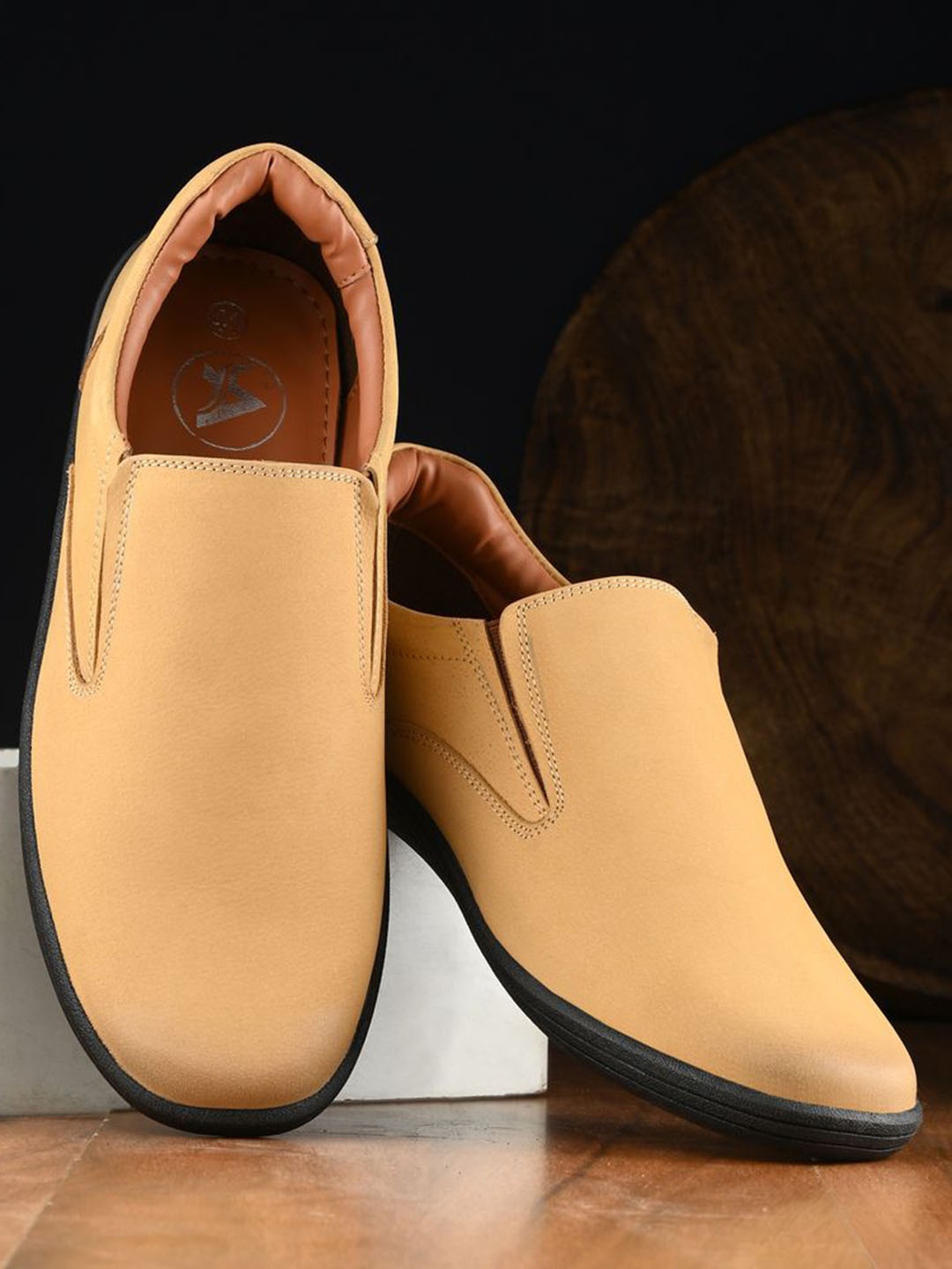 

Auserio Men Leather Slip-On Sneakers, Cream
