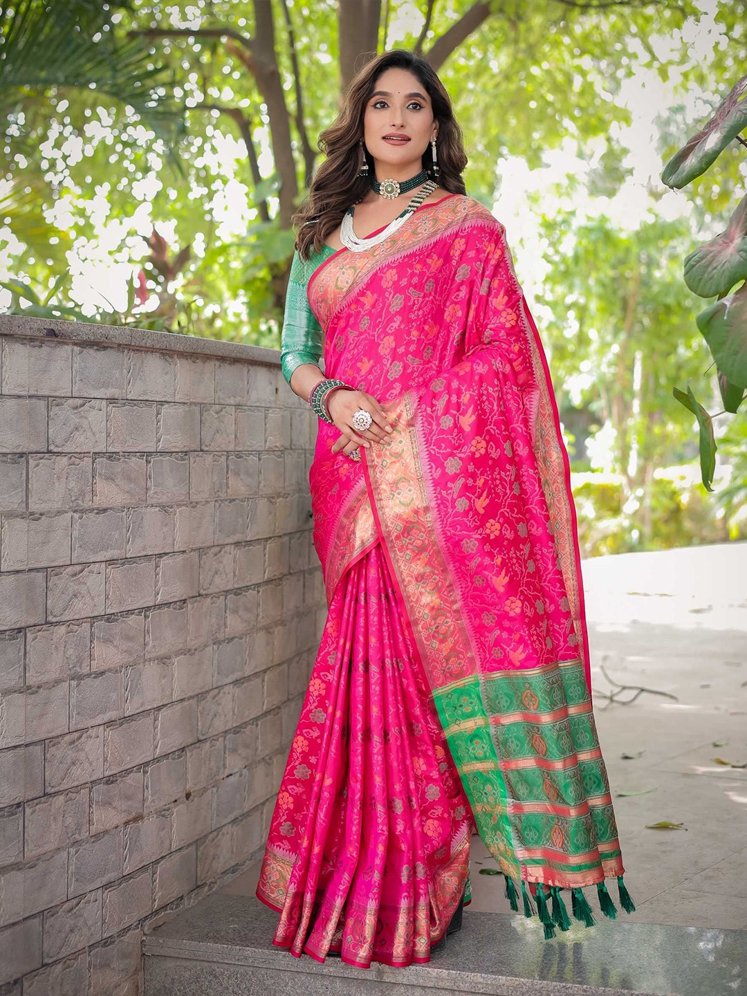 

Kandora Woven Design Zari Pure Silk Banarasi Saree, Pink