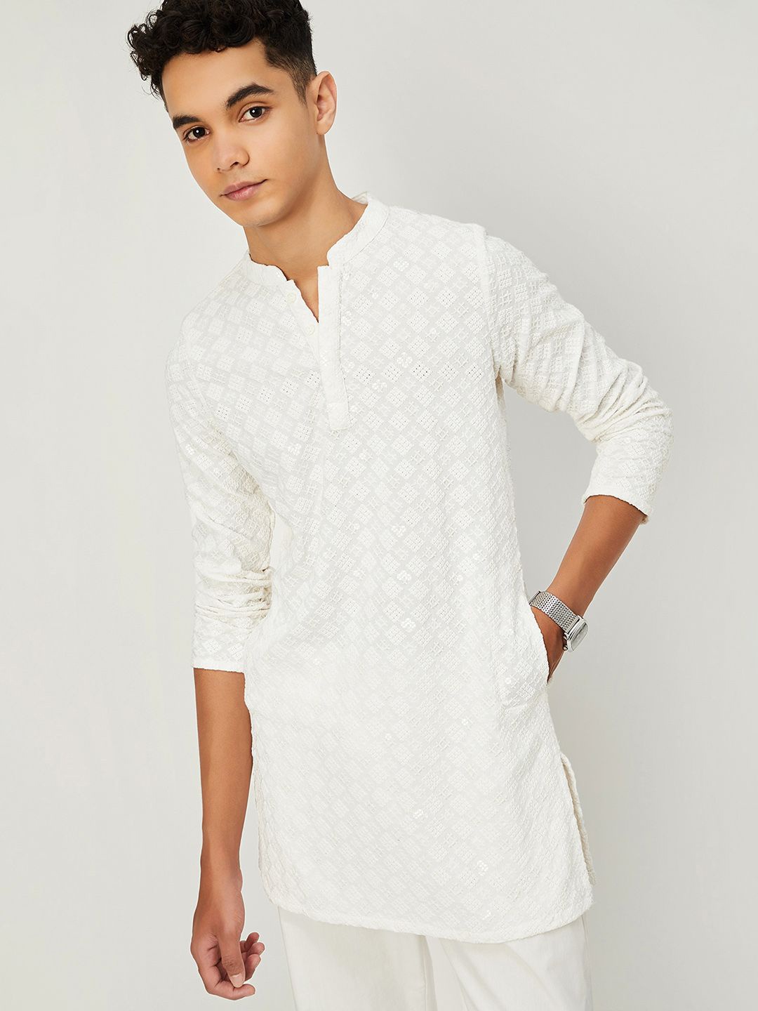 

max Boys Geometric Embroidered Mirror Work Straight Kurta, White