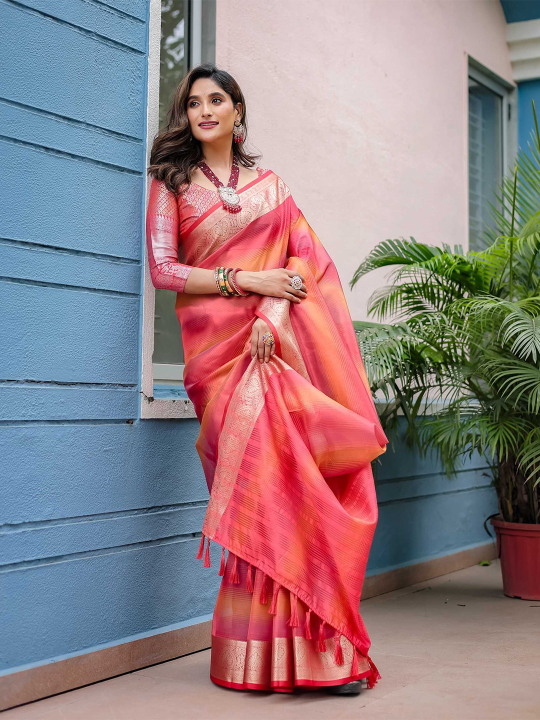 

Kandora Woven Design Zari Pure Silk Banarasi Saree, Red