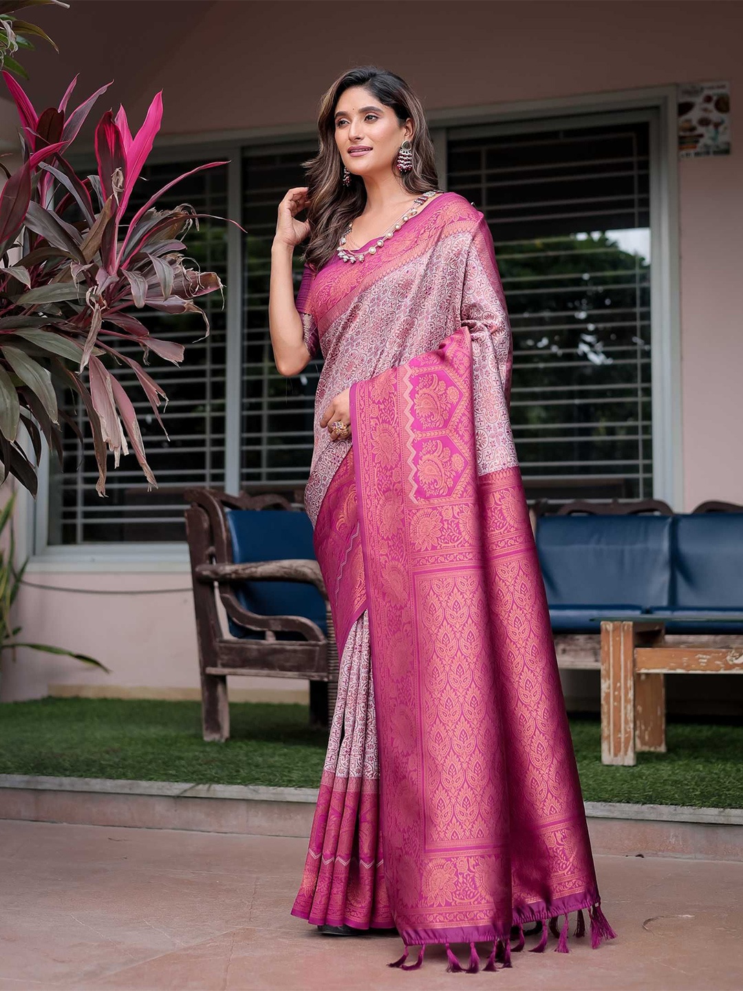 

Kandora Woven Design Zari Pure Silk Banarasi Saree, Pink