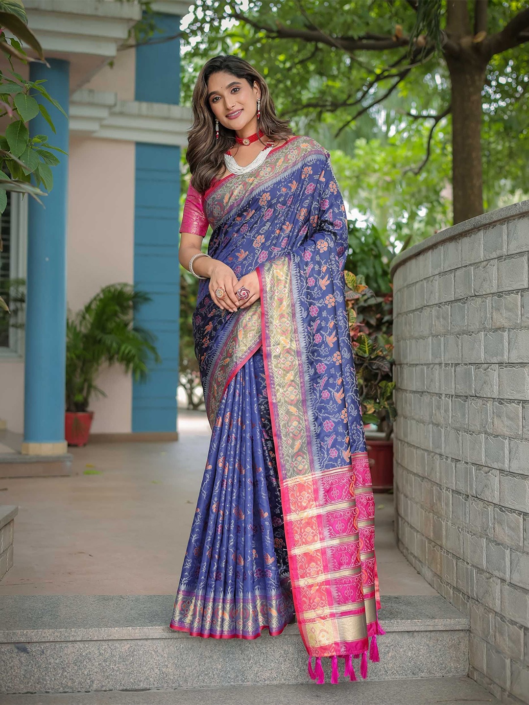 

Kandora Woven Design Zari Pure Silk Banarasi Saree, Navy blue