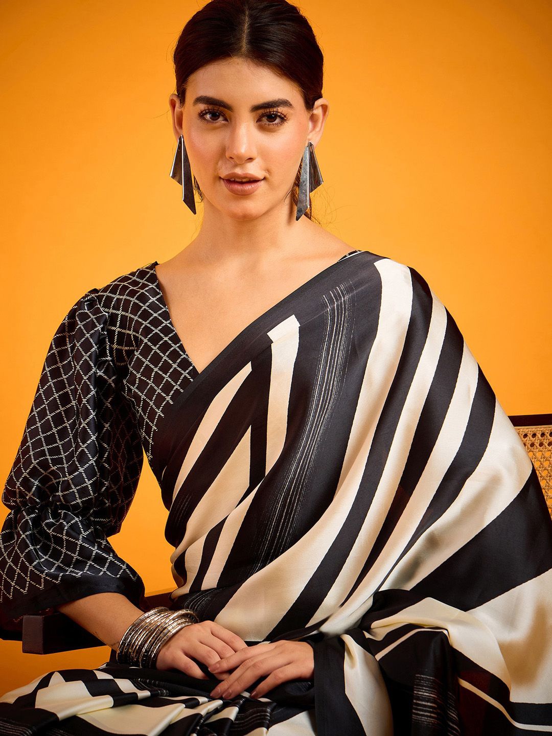 

Sangria Printed Saree With Blouse Piece, Off white