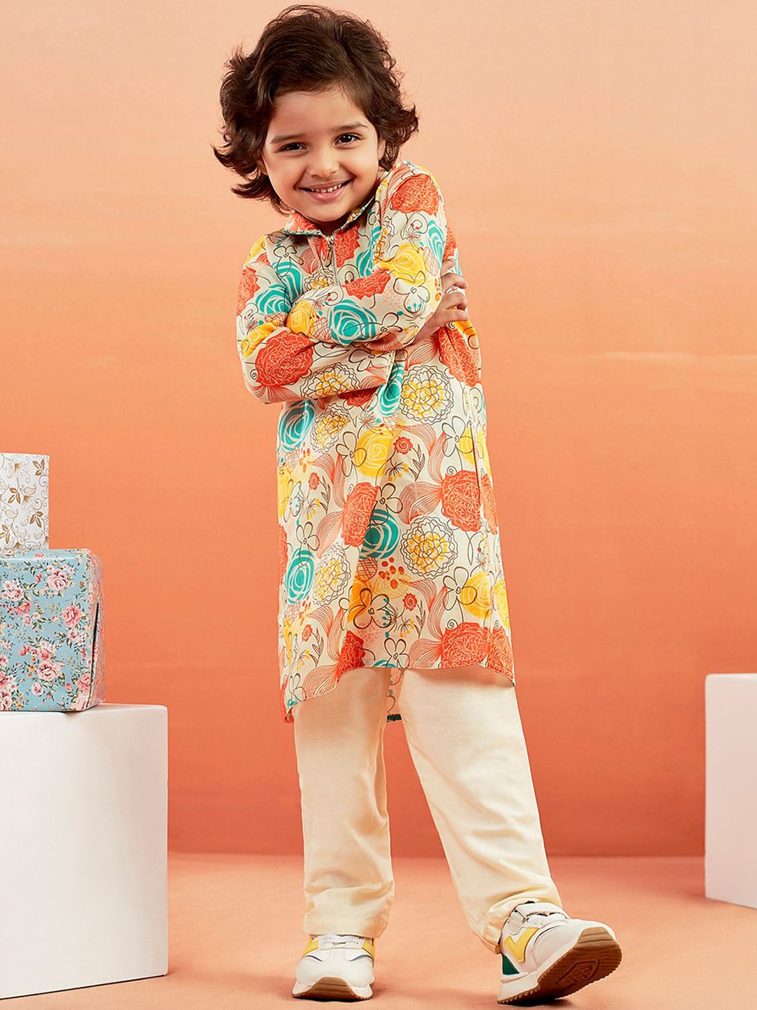 

VASTRAMAY Boys Floral Printed Regular Kurta With Pyjama, White