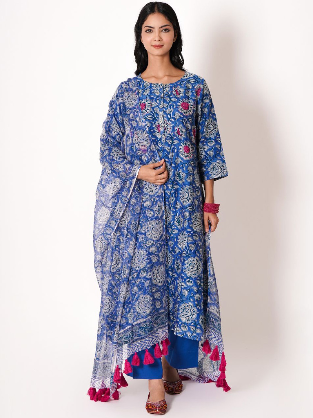 

Kameez by Pooja Kejriwal Floral Printed Chanderi Silk Kurta With Trousers & Dupatta, Blue