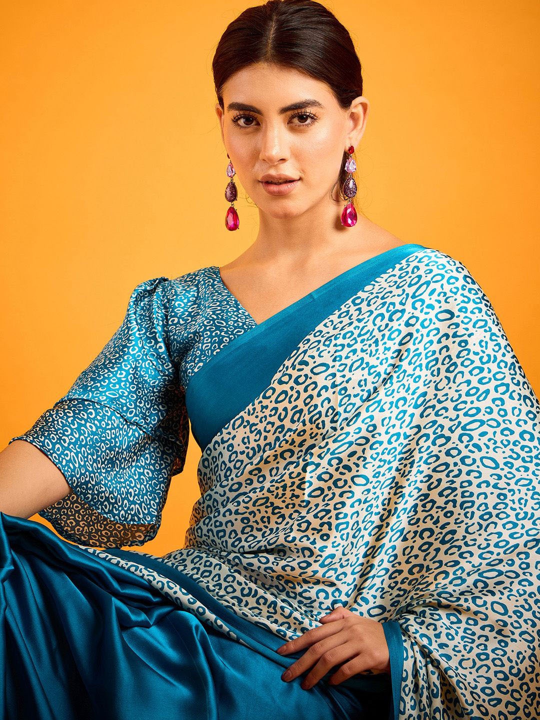 

Sangria Printed Saree With Blouse Piece, Teal