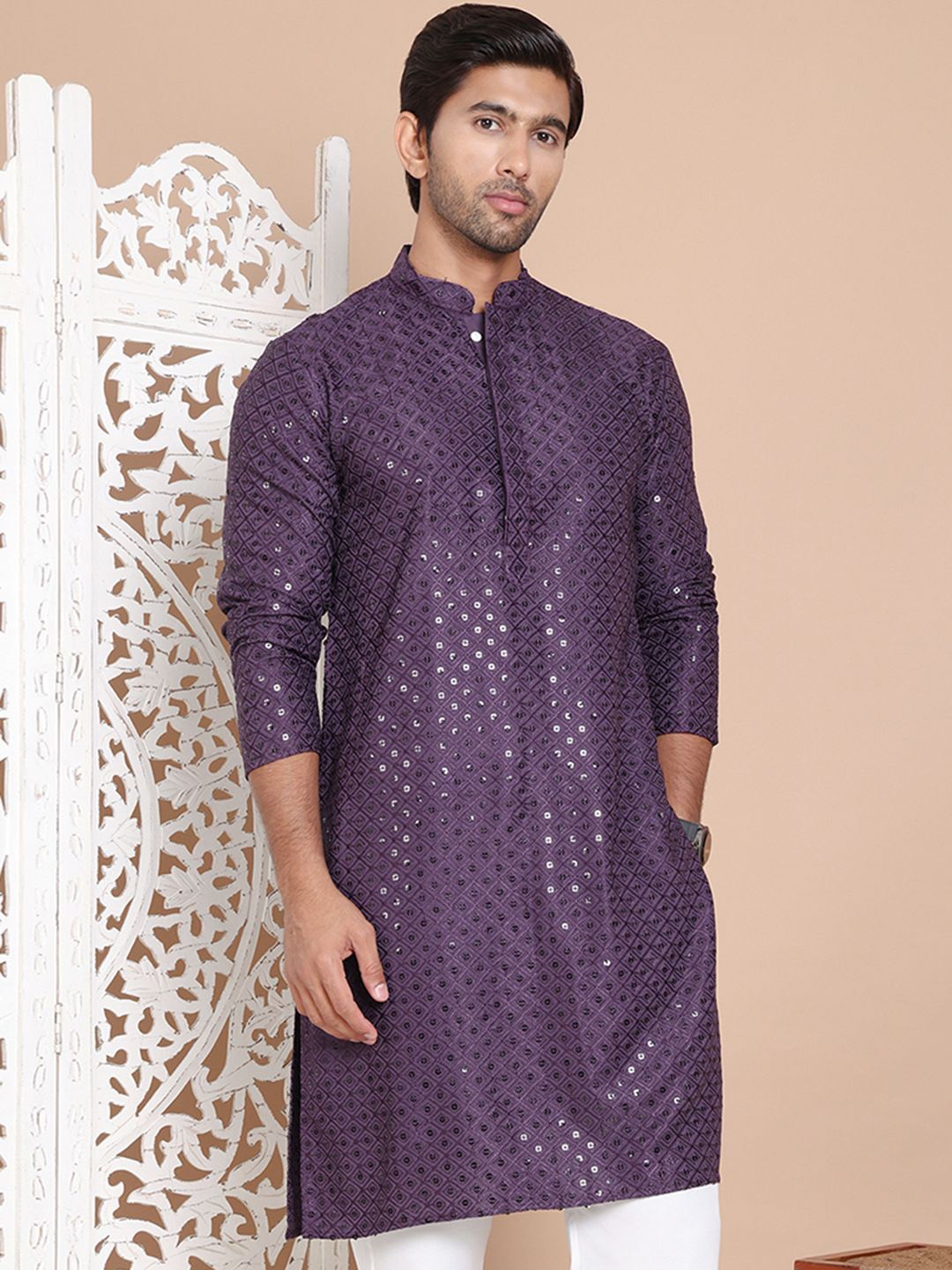 

Jompers Men Geometric Embroidered Sequinned Kurta, Purple