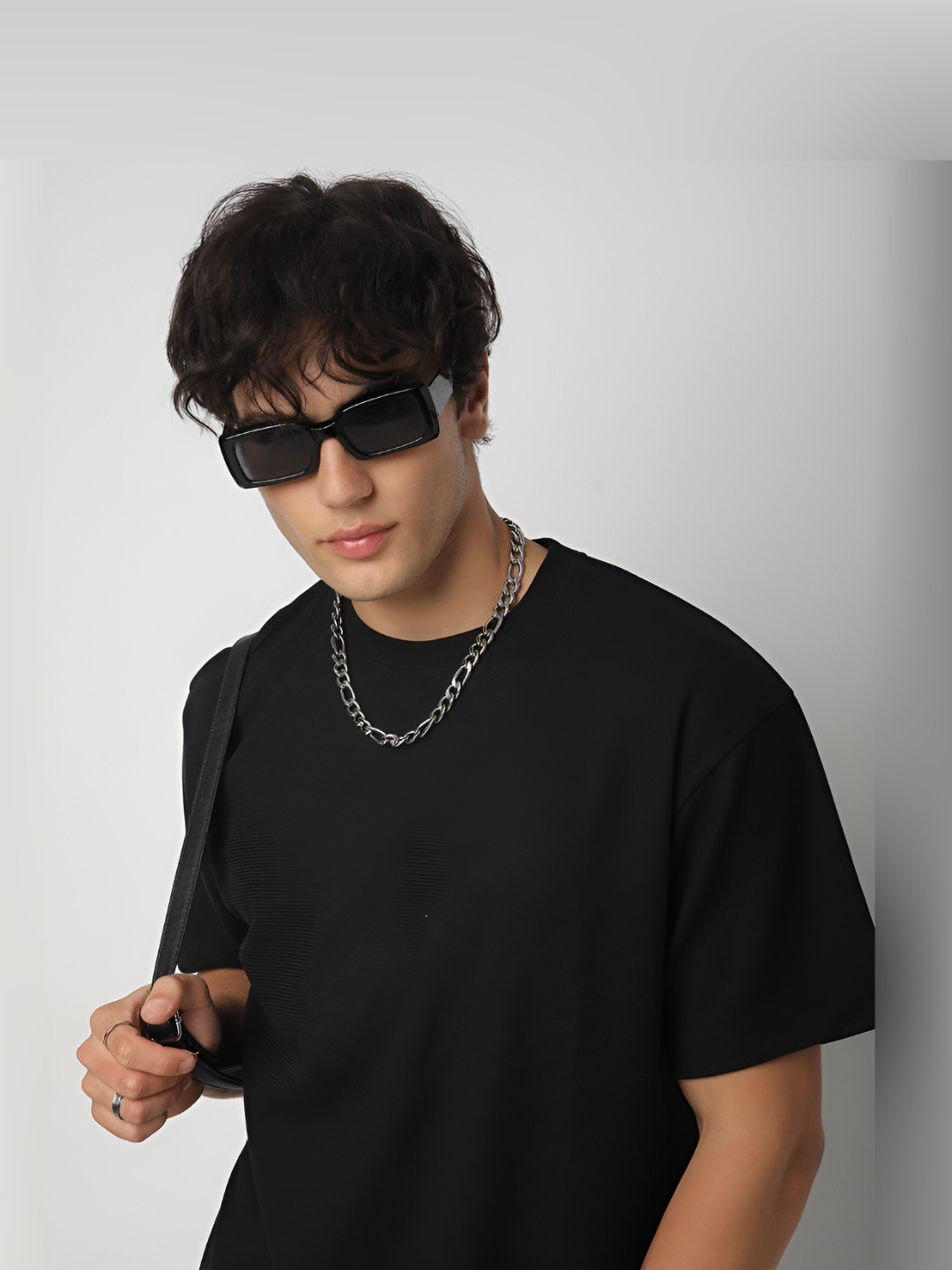 

R&B Men Solid Round Neck Cotton T-shirt, Black