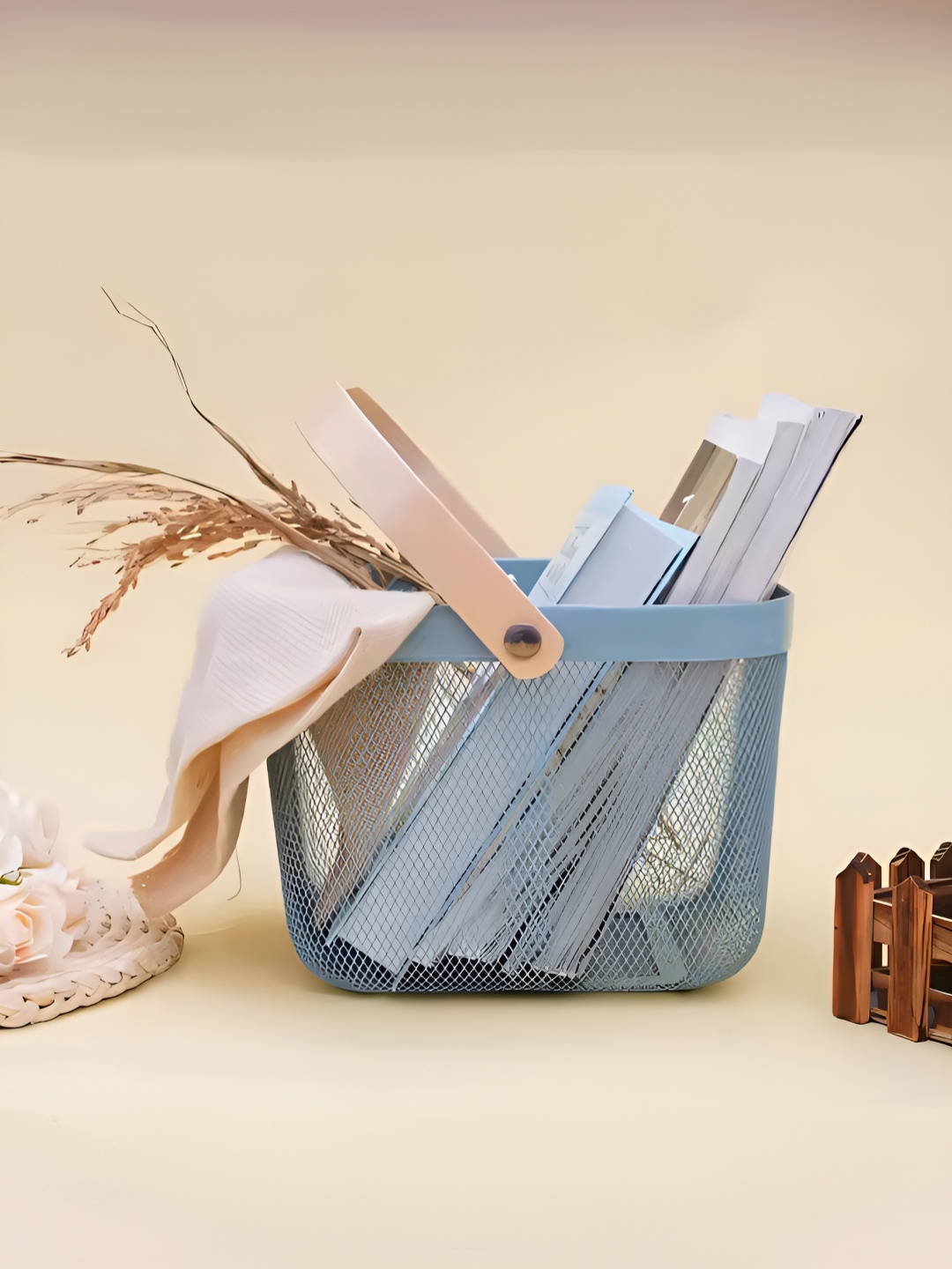 

UMAI Blue Basket With Wooden Handle