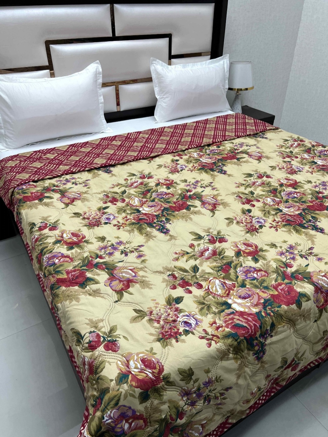 

Pure Decor Doze Red & Green Floral AC Room 210 GSM Reversible King Double Bed Comforter