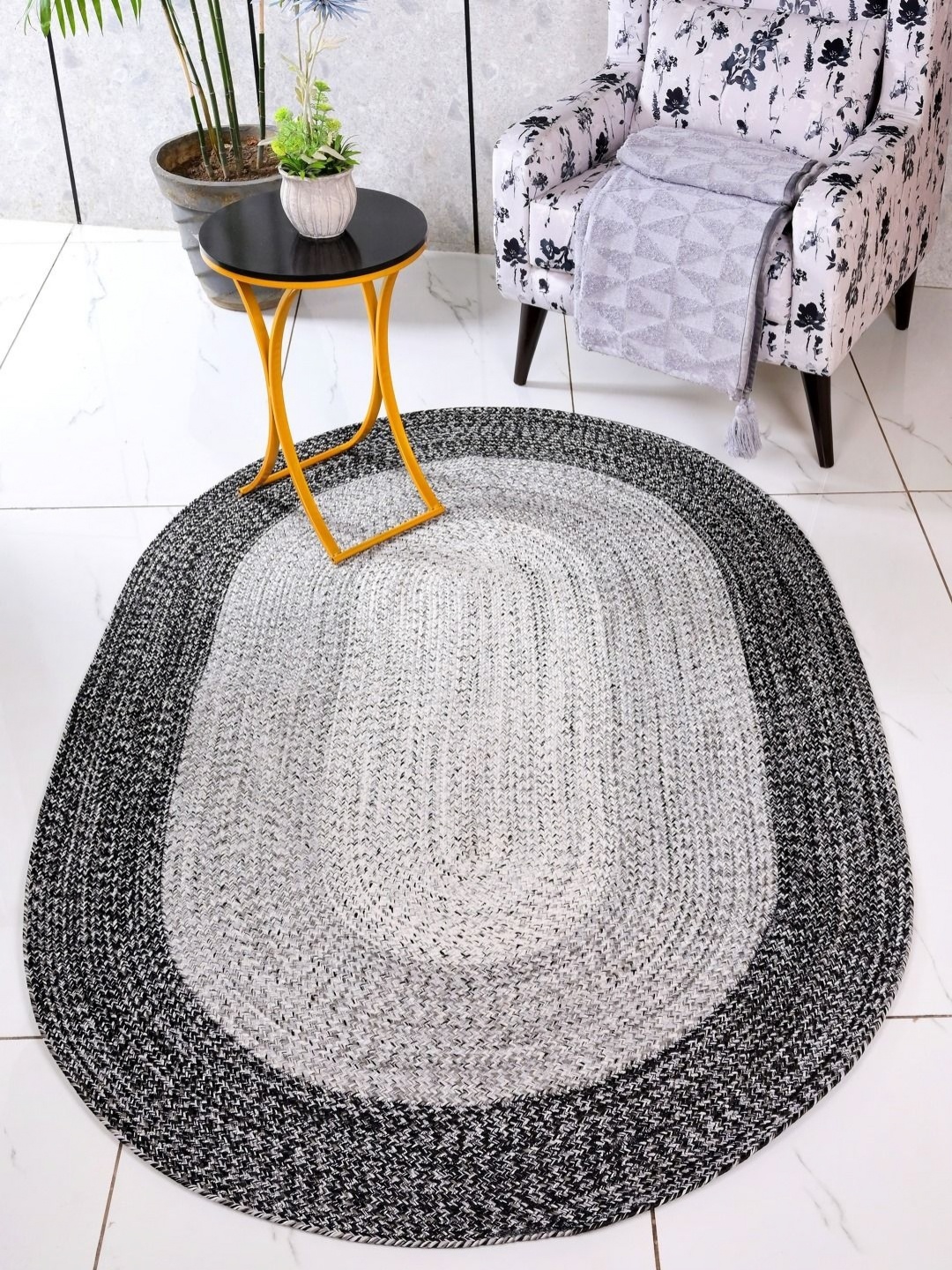 

Saral Home Grey & Off White Geometric Printed Anti-Skid Carpet