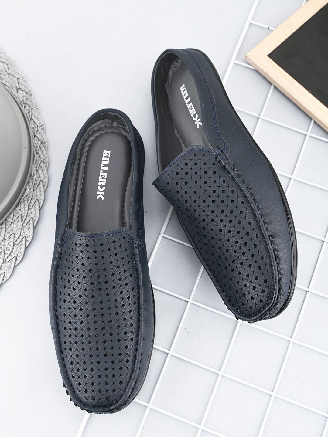 

Killer Men Solid Round Toe Mules, Blue