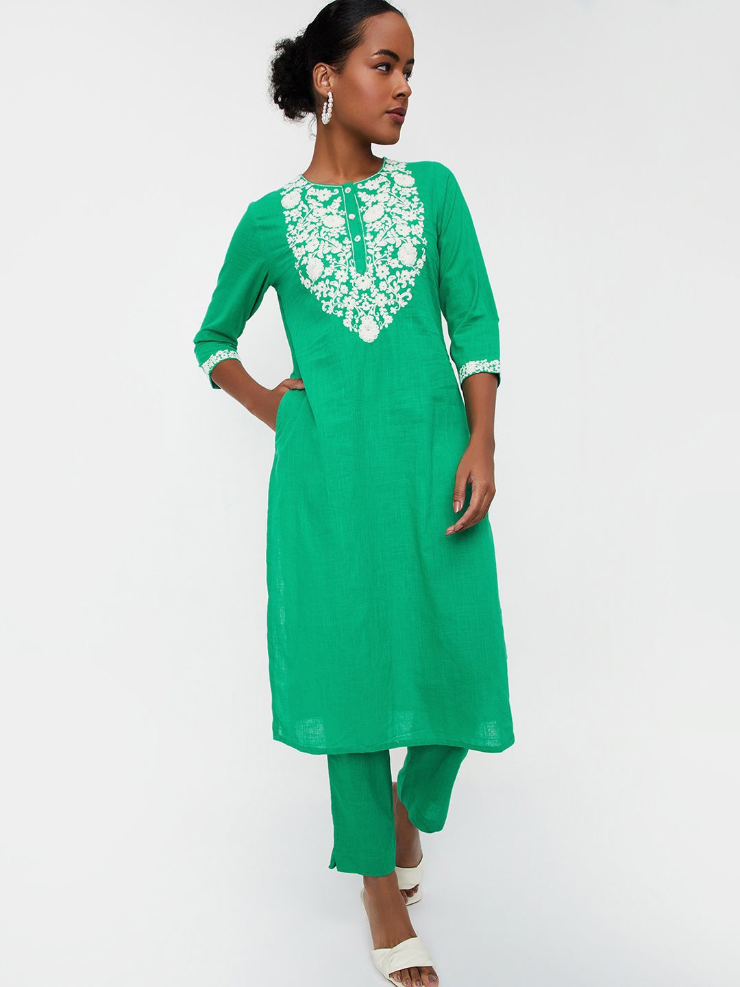 

max Floral Embroidered Straight Kurta with Trousers, Green