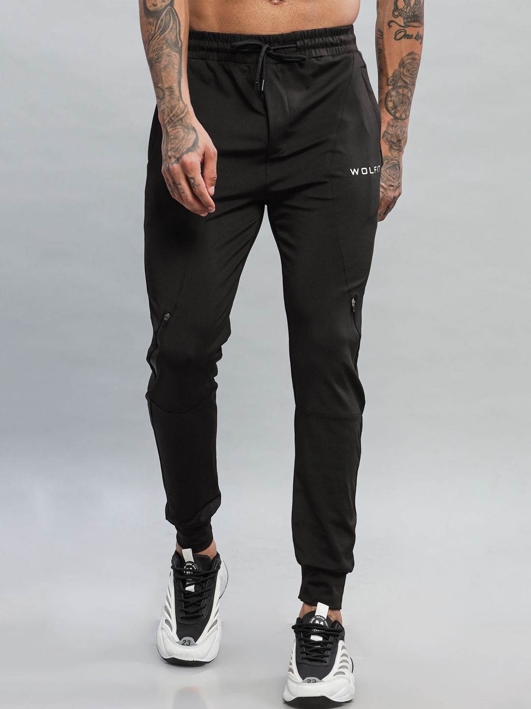 

WOLFIT ATHLEISURE Men Slim-Fit Mid-Rise Joggers, Black