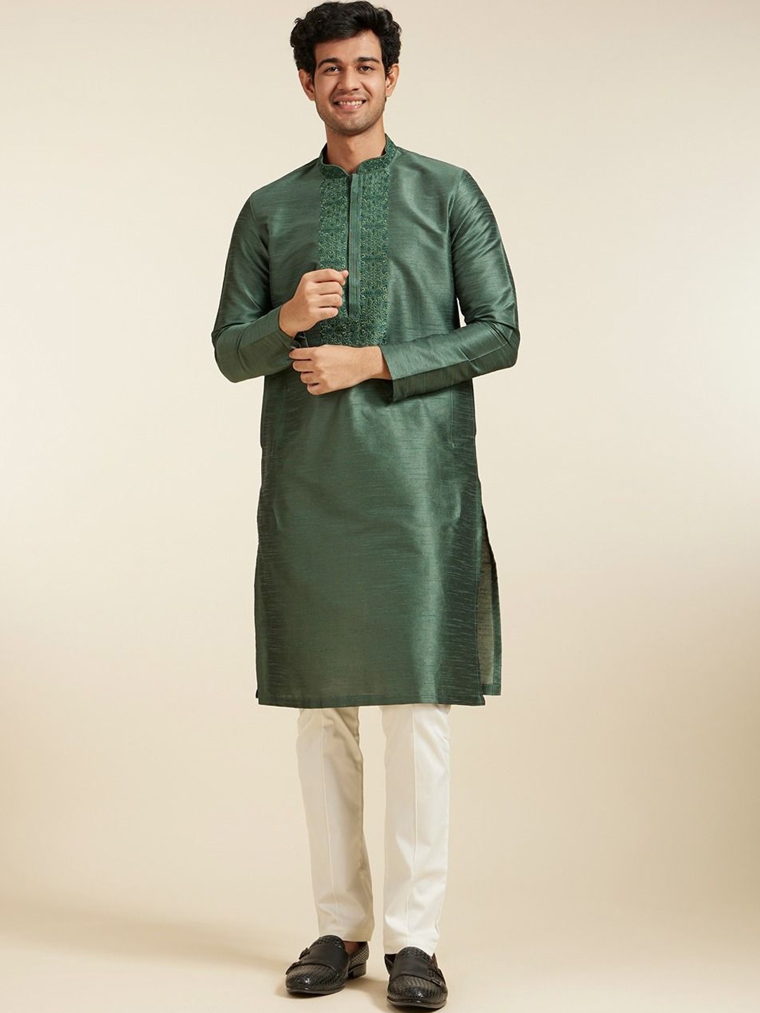 

Diwas by Manyavar Mandarin Collar Thread Work Straight Kurta, Green