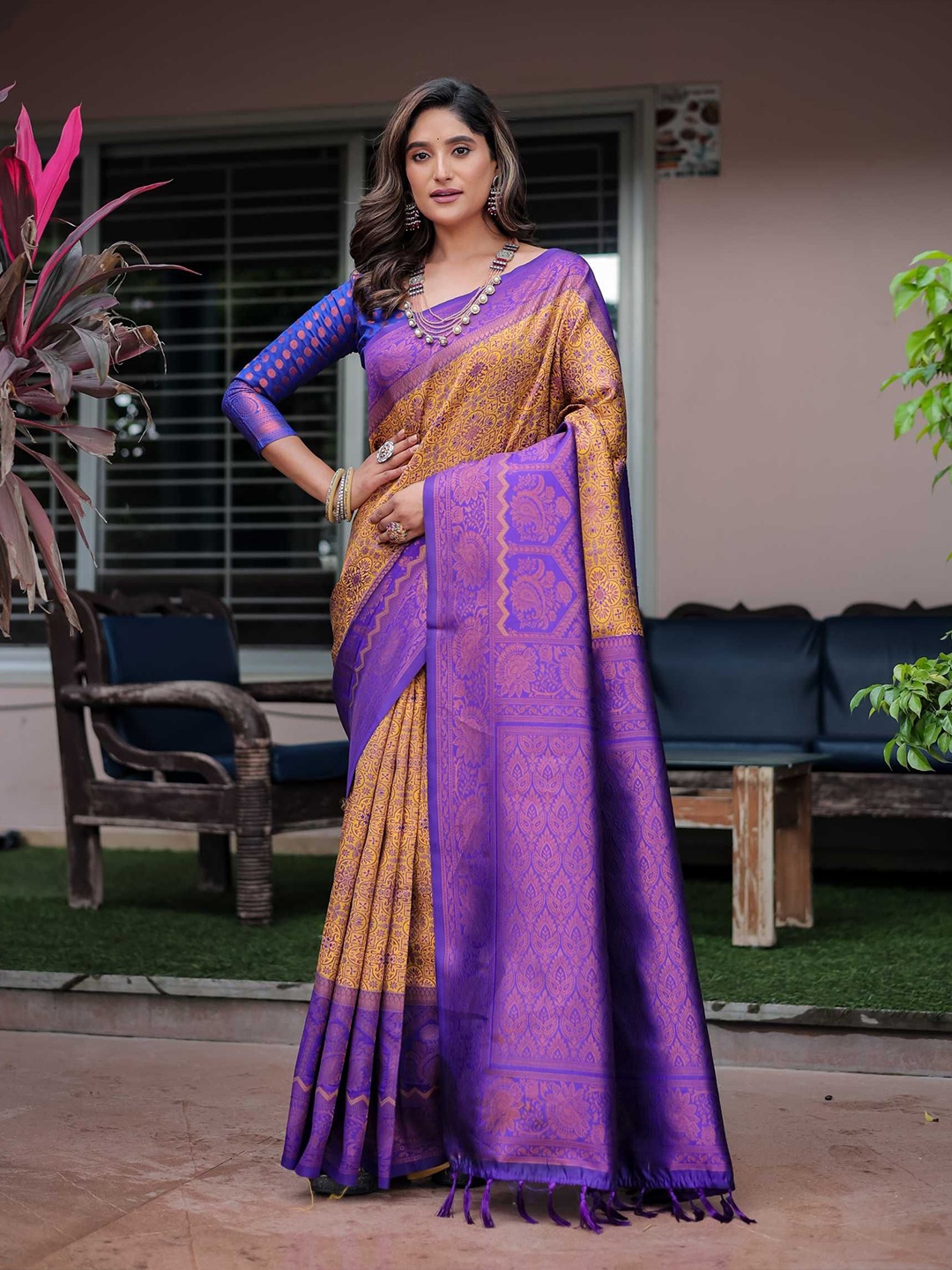 

Kandora Woven Design Zari Pure Silk Banarasi Saree, Yellow