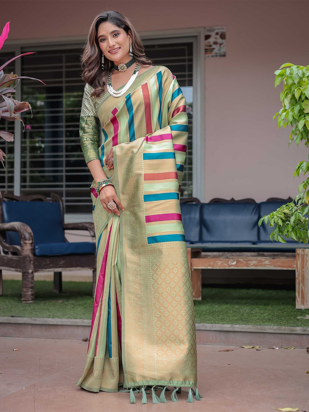 

Kandora Woven Design Zari Pure Silk Kanjeevaram Saree, Green