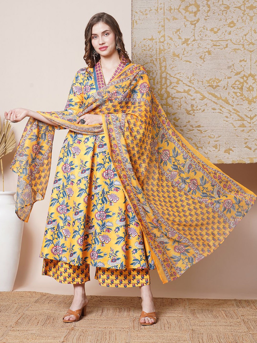 

GoSriKi Women Floral Printed V-Neck Anarkali Kurta with Palazzos & With Dupatta, Yellow