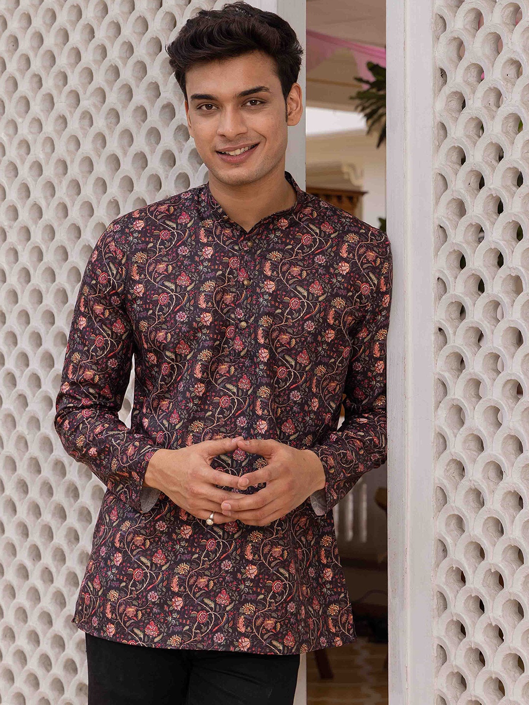 

Ethnic India Floral Printed Mandarin Collar Straight Kurta, Black