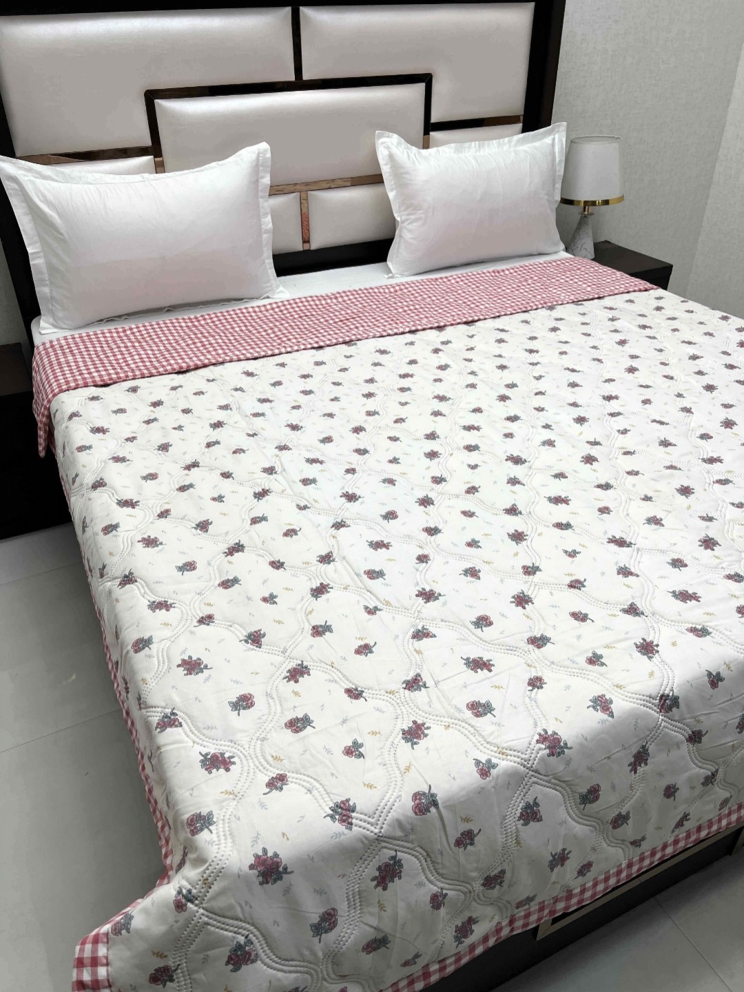 

Pure Decor Doze White & Pink Floral AC Room 350 GSM Reversible King Double Bed Comforter
