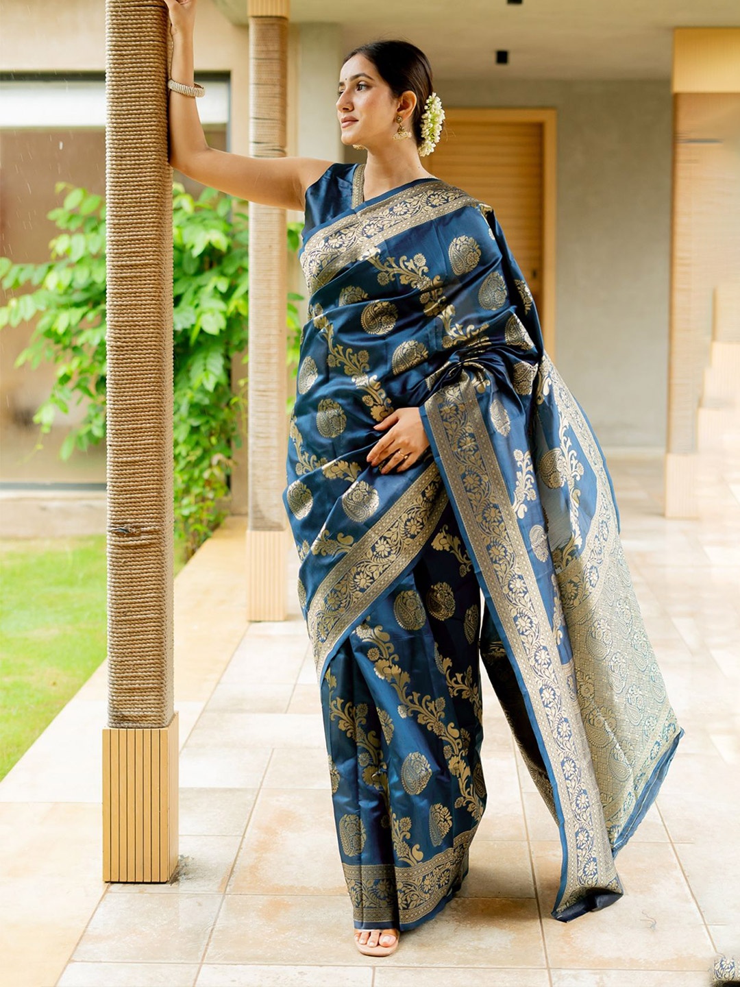 

Subham Woven Design Zari Silk Blend Banarasi Saree, Navy blue