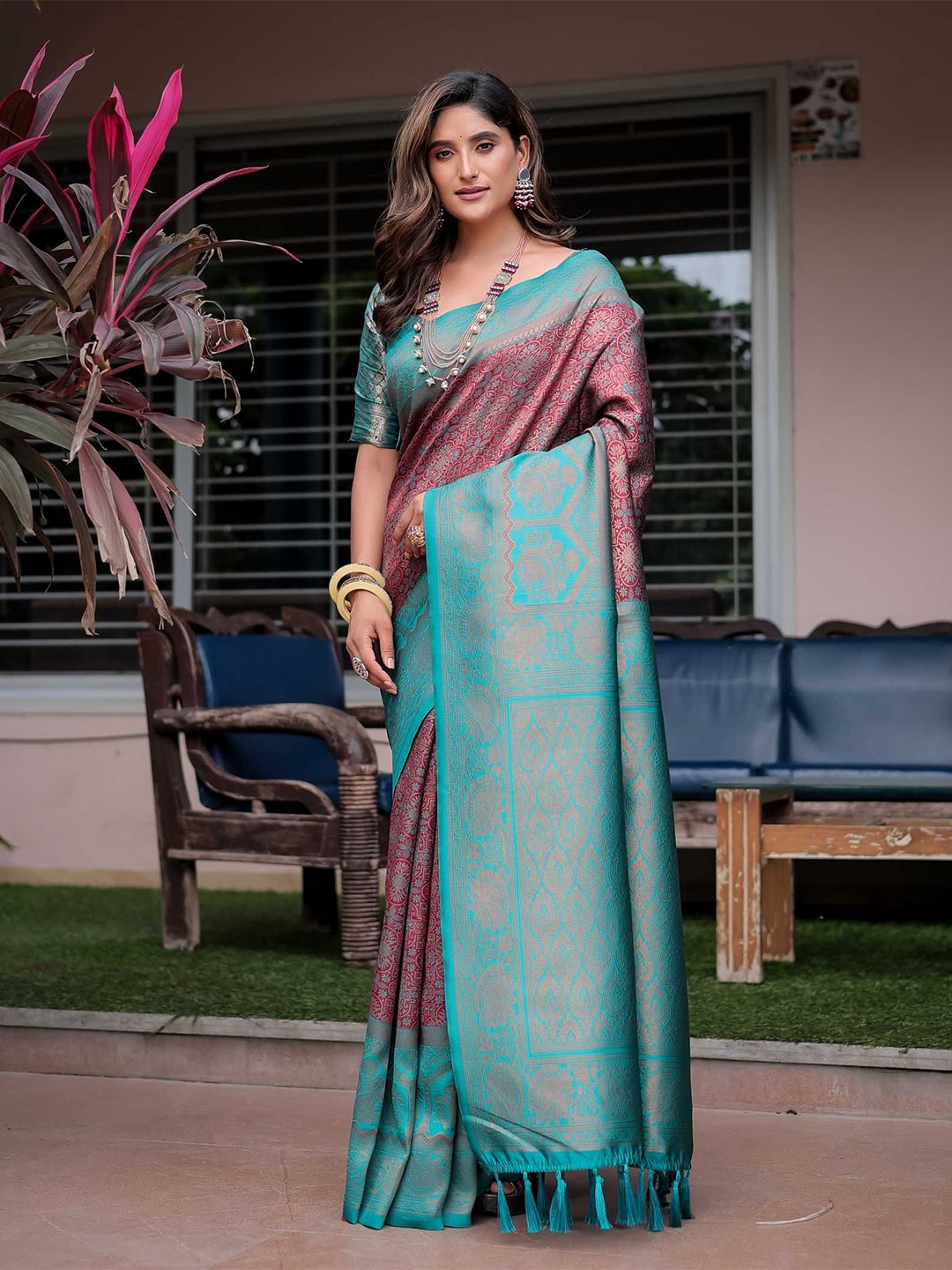 

Kandora Woven Design Zari Pure Silk Banarasi Saree, Maroon