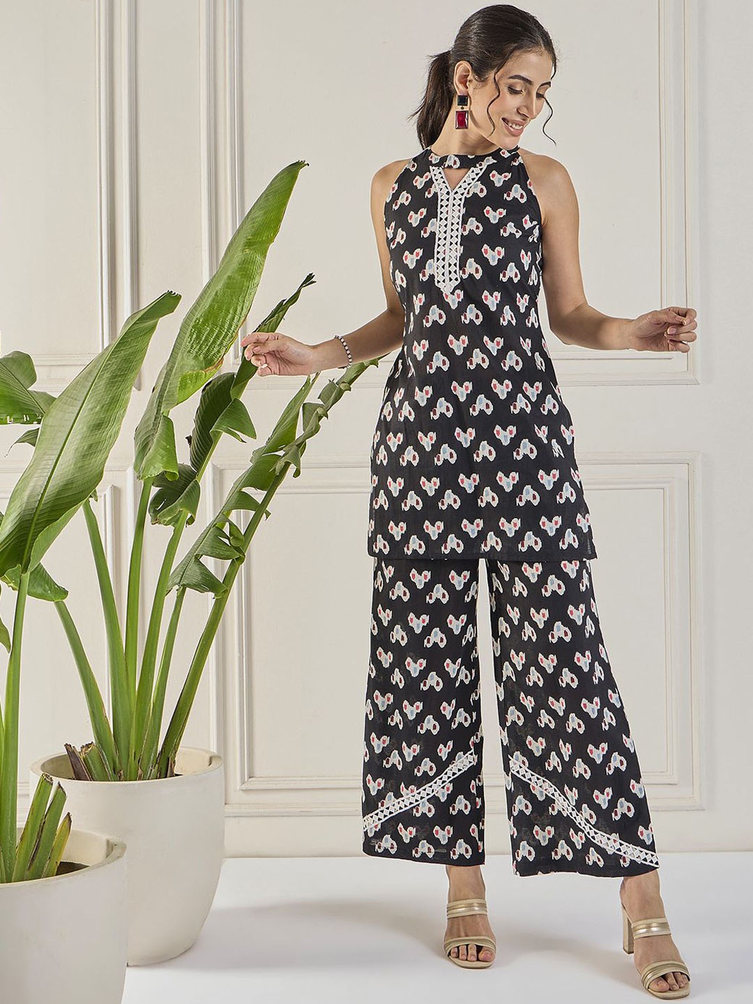 

WineRed Ikat Printed Halter Neck Pure Cotton Tunic With Trousers, Black