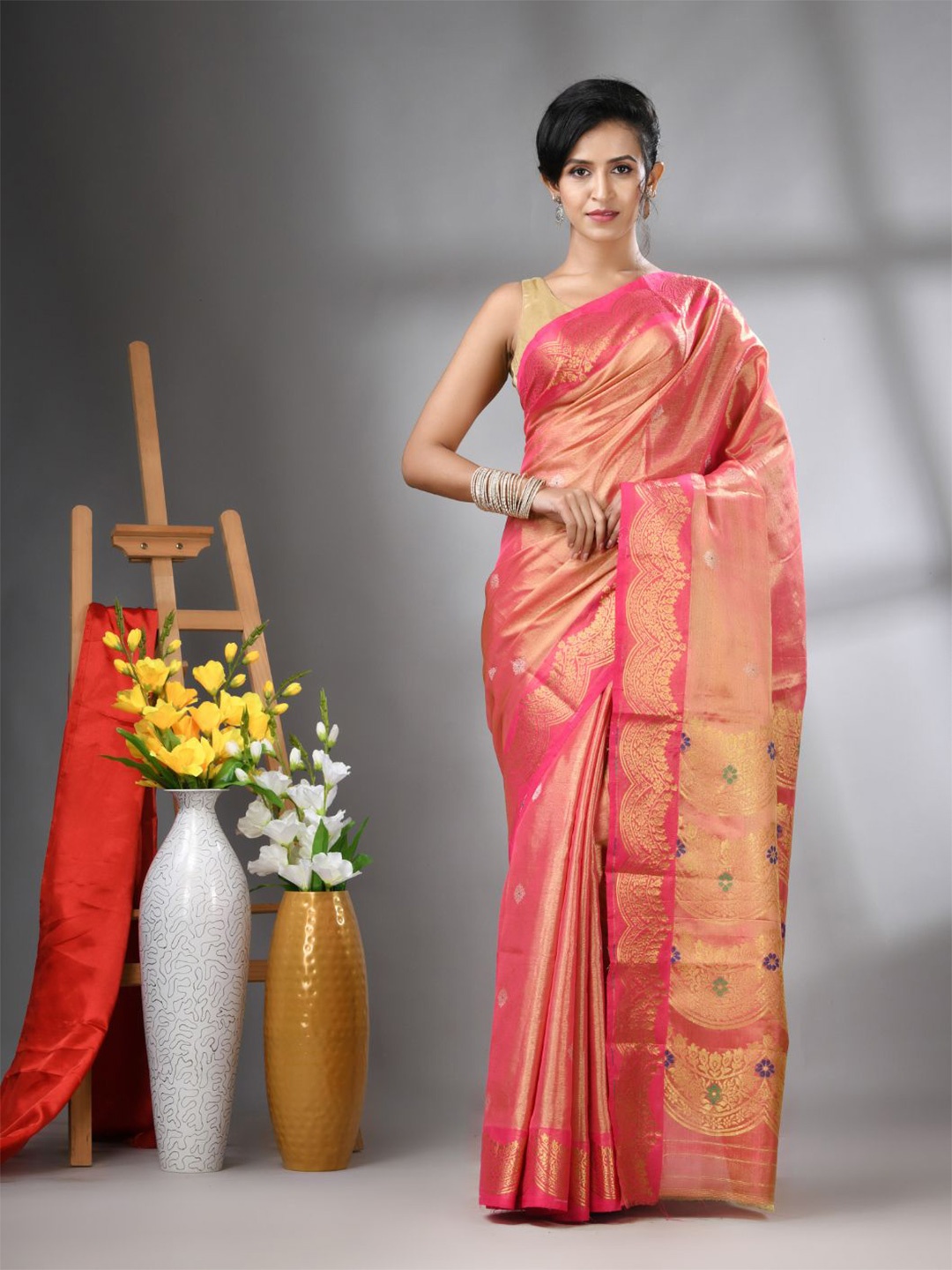 

Charukriti Ethnic Motifs Zari Tissue Saree, Pink