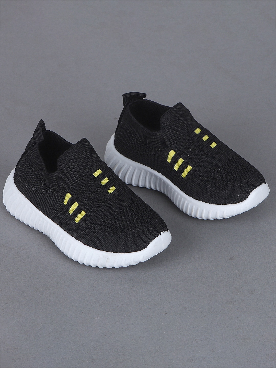 

NEW STEPS Unisex Kids Woven Design Sneakers, Black