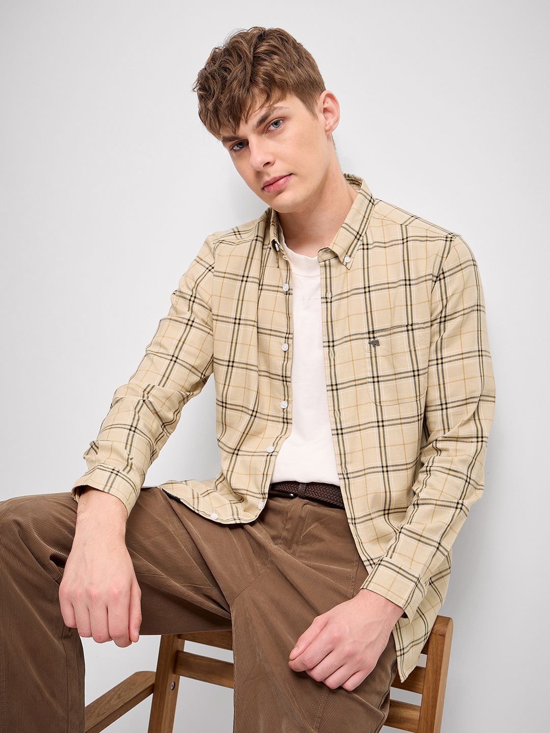 

THE BEAR HOUSE Men Button-Down Collar Checked Cotton Slim Fit Casual Shirt, Beige