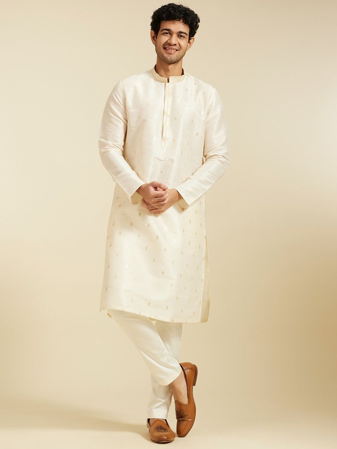 

Diwas by Manyavar Ethnic Motifs Embroidered Mandarin Collar Kurta, Cream