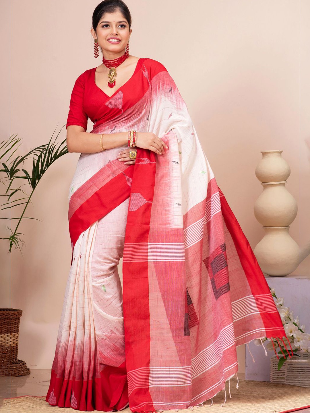 

Crochetin Woven Design Saree, Red