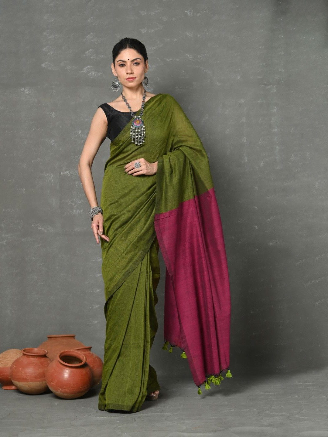 

Very Much Indian Solid Saree With Blouse Piece, Green
