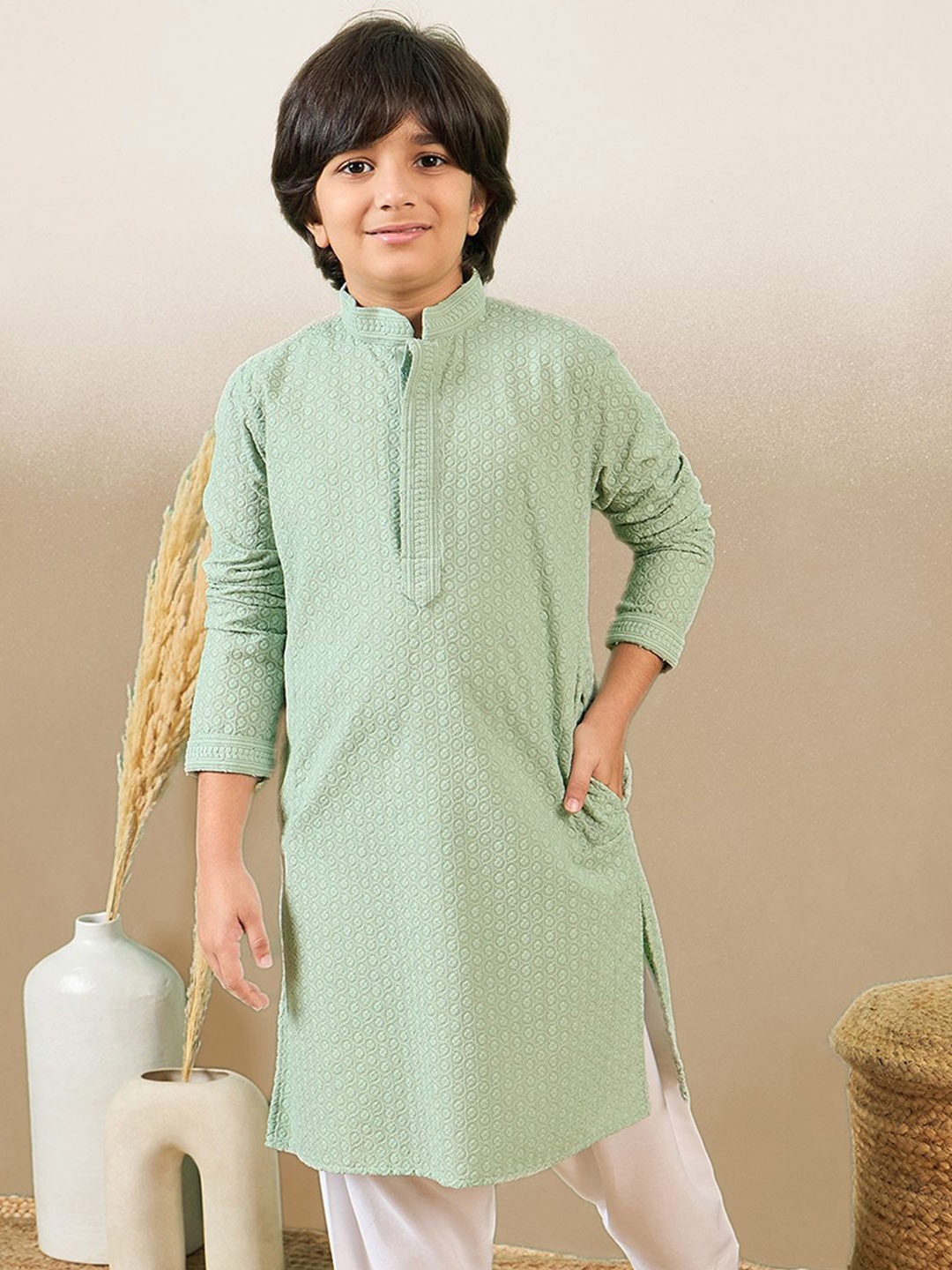 

Here&Now X Sanwara Boys Floral Embroidered Chikankari Cotton Straight Kurta, Green