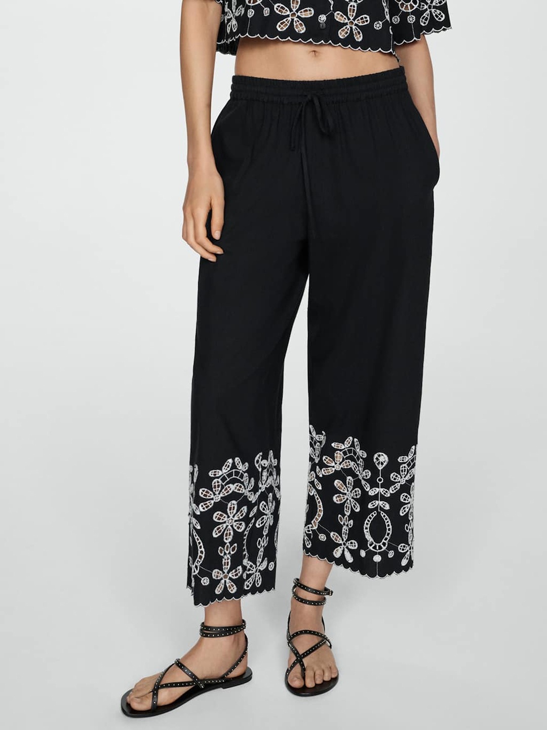

MANGO Women Floral Embroidered Trousers, Black